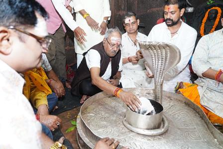 भोरमदेव में गूंजा हर-हर महादेव, बृजमोहन अग्रवाल ने किया बाबा का रुद्राभिषेक...