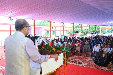 लक्ष्य को जुनून बनाकर मेहनत करें, सफलता जरूर मिलेगी: राज्यपाल रमेन डेका...