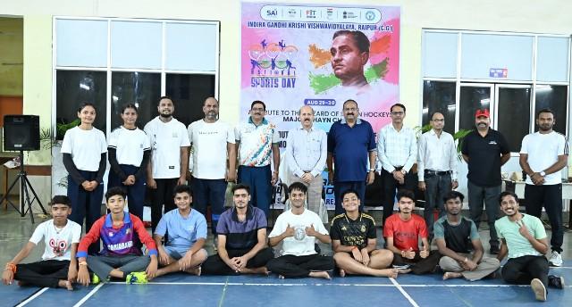 मैदान में गूंजा फिटनेस का जोश, मेजर ध्यानचंद की याद में युवाओं ने दिखाया खेल के प्रति जुनून...