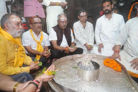 भोरमदेव में गूंजा हर-हर महादेव, बृजमोहन अग्रवाल ने किया बाबा का रुद्राभिषेक...
