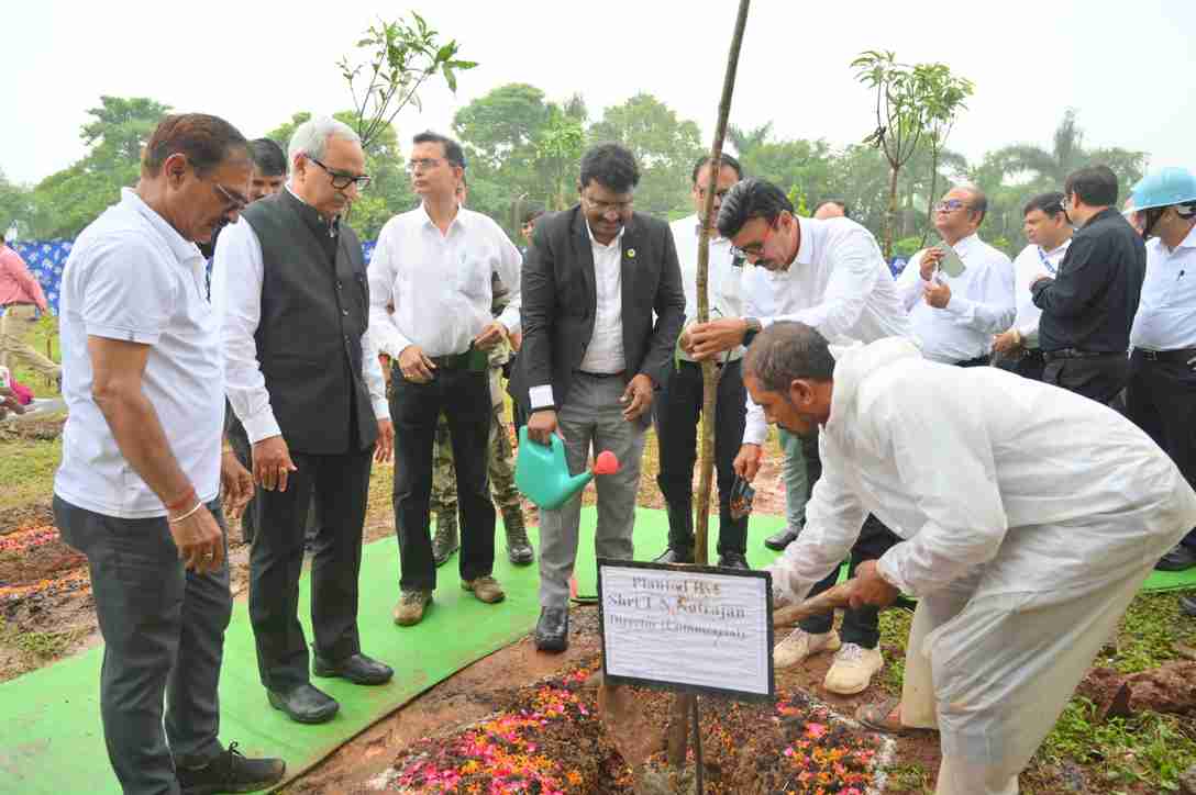 भिलाई इस्पात संयंत्र के दौरे पर आये टी.एन. नटराजन ने मिल्स प्रदर्शन की समीक्षा कर महत्वाकांक्षी लक्ष्य तय करने का दिया संदेश...