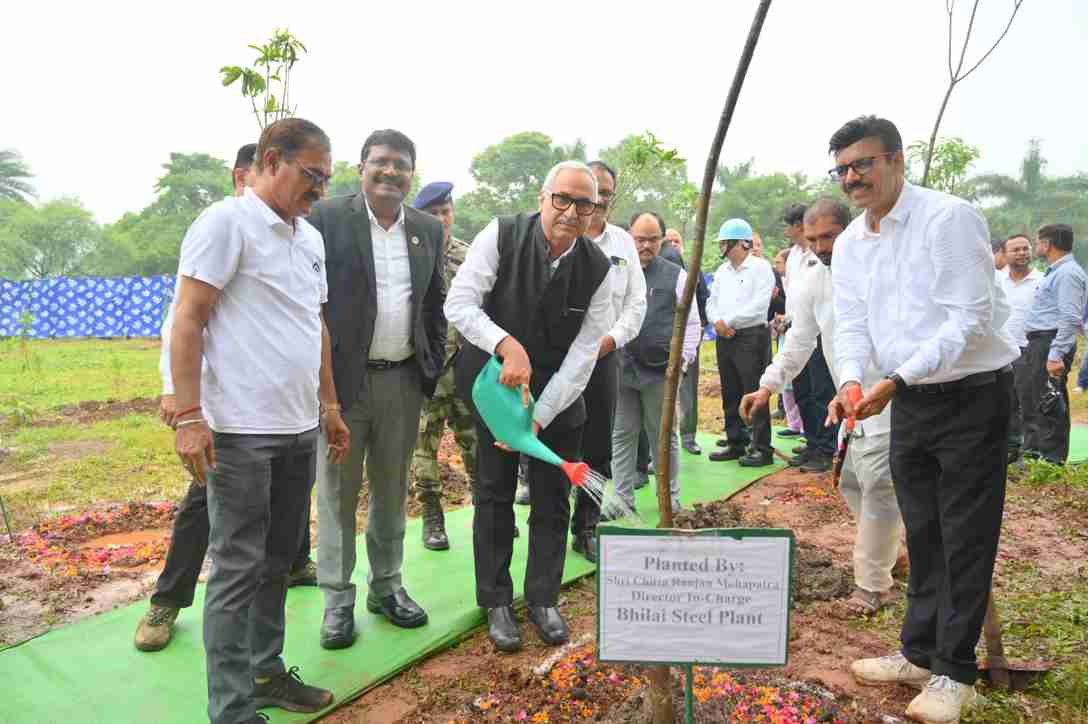 भिलाई इस्पात संयंत्र के दौरे पर आये टी.एन. नटराजन ने मिल्स प्रदर्शन की समीक्षा कर महत्वाकांक्षी लक्ष्य तय करने का दिया संदेश...