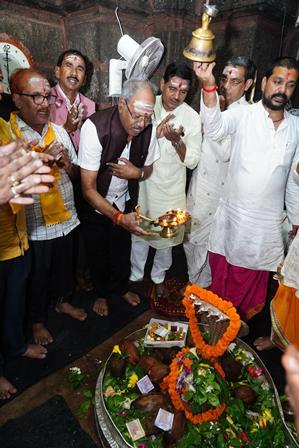 भोरमदेव में गूंजा हर-हर महादेव, बृजमोहन अग्रवाल ने किया बाबा का रुद्राभिषेक...