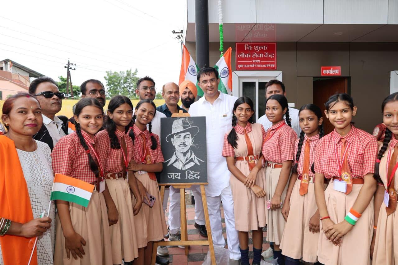 वीरा के अंगना में लहराया 100 फीट ऊंचा तिरंगा, इंद्रजीत सिंह छोटू ने दिया देशभक्ति का संदेश...