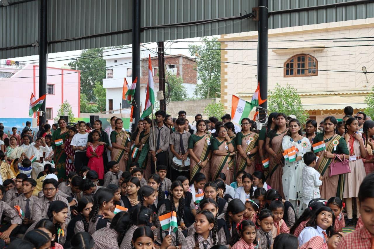 वीरा के अंगना में लहराया 100 फीट ऊंचा तिरंगा, इंद्रजीत सिंह छोटू ने दिया देशभक्ति का संदेश...