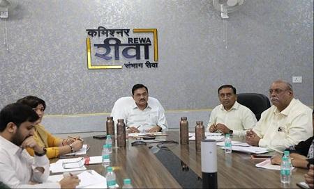 खनिज, आबकारी, परिवहन एवं पंजीयन विभाग शत-प्रतिशत राजस्व संग्रहण करें - कमिश्नर 1 खनिज, आबकारी, परिवहन एवं पंजीयन विभाग शत-प्रतिशत राजस्व संग्रहण करें - कमिश्नर