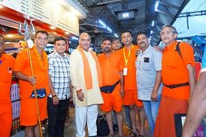 दुर्ग रेलवे स्टेशन से बाबा बैद्यनाथ धाम के लिए रवाना हुए बोलबम कांवड़िया परिवार - विधायक ललित चंद्राकर