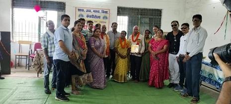 सेवानिवृत होने पर प्राचार्य और प्रधान पाठक को दी गई भावभीनी विदाई... 1 सेवानिवृत होने पर प्राचार्य और प्रधान पाठक को दी गई भावभीनी विदाई...