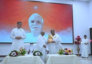 अमेरिकी सेना से सेवानिवृत्त डॉ हंसा दीदी ने बताए मनोबल को बढ़ाने की विधि... 1 अमेरिकी सेना से सेवानिवृत्त डॉ हंसा दीदी ने बताए मनोबल को बढ़ाने की विधि...