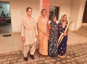 गली में खड़ी पिकअप वाहन हटाने के विवाद में मारपीट करने वाली 03 महिला आरोपी गिरफ्तार, घटना में प्रयुक्त लकड़ी का स्टम्प एवं बेस बल्ला जप्त