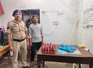 अवैध शराब के विरुद्ध दुर्ग पुलिस की प्रभावी कार्रवाई, स्कूटी से शराब बिक्री करने जा रहे आरोपी को गिरफ्तार कर 38 पौवा देशी शराब एवं वाहन जप्त 5 अवैध शराब के विरुद्ध दुर्ग पुलिस की प्रभावी कार्रवाई, स्कूटी से शराब बिक्री करने जा रहे आरोपी को गिरफ्तार कर 38 पौवा देशी शराब एवं वाहन जप्त