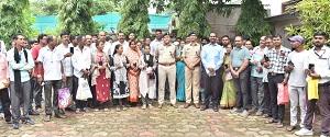 दुर्ग पुलिस की सोशल पुलिसिंग पहल को मिली नई मजबूती, 200 गुम मोबाइल बरामद कर लगभग 60 लाख रुपये की संपत्ति उनके वास्तविक स्वामियों को लौटाई गई 1 दुर्ग पुलिस की सोशल पुलिसिंग पहल को मिली नई मजबूती, 200 गुम मोबाइल बरामद कर लगभग 60 लाख रुपये की संपत्ति उनके वास्तविक स्वामियों को लौटाई गई