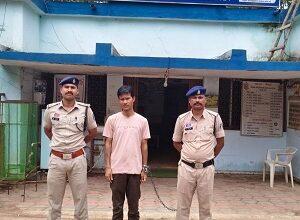 पीड़िता का पीछा कर छेड़छाड़, सोशल मीडिया पर अश्लील एवं आपत्तिजनक सामग्री पोस्ट करने वाला फरार आरोपी हरियाणा के फरीदाबाद से गिरफ्तार 6 पीड़िता का पीछा कर छेड़छाड़, सोशल मीडिया पर अश्लील एवं आपत्तिजनक सामग्री पोस्ट करने वाला फरार आरोपी हरियाणा के फरीदाबाद से गिरफ्तार