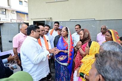 जनदर्शन में मंत्री गजेन्द्र यादव ने सुनीं आमजन की समस्याएं, त्वरित निराकरण के दिए निर्देश...
