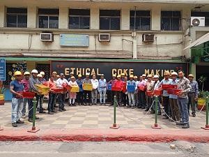 कार्यस्थल सुरक्षा एवं उत्कृष्ट हाउसकीपिंग के लिए संविदा कर्मियों को प्रदान किया गया ‘सुरक्षा सजगता पुरस्कार