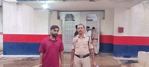 हत्या के प्रयास के प्रकरण में लगातार फरार चल रहे आरोपी को चौकी स्मृतिनगर पुलिस ने गिरफ्तार कर न्यायिक रिमांड पर भेजा