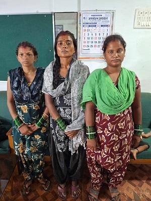 देवार बस्ती में धारदार हथियार लेकर दहशत फैलाने वाले फरार आरोपियों को खुर्सीपार पुलिस ने गिरफ्तार कर न्यायिक रिमाण्ड पर भेजा
