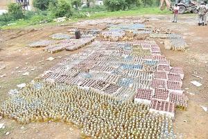 CG Crime News: थाने में सड़ रही 45 लाख की अवैध शराब पर चला बुलडोजर, 112 मामलों की 5,480 लीटर शराब नष्ट