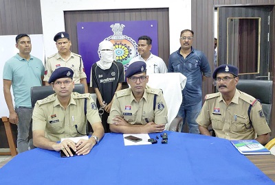 दुर्ग में लूट के दौरान कांग्रेस नेता की हत्या का खुलासा, 48 घंटे में आरोपी तक पहुंची पुलिस; 100 CCTV से खुला राज 1 दुर्ग में लूट के दौरान कांग्रेस नेता की हत्या का खुलासा, 48 घंटे में आरोपी तक पहुंची पुलिस; 100 CCTV से खुला राज