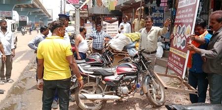 भिलाई में फुटपाथ पर अवैध कारोबार के खिलाफ निगम की कार्रवाई... 1 भिलाई में फुटपाथ पर अवैध कारोबार के खिलाफ निगम की कार्रवाई...