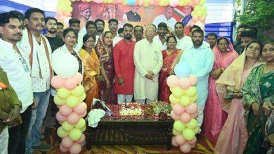 दुर्ग में उमड़ा जनसैलाब, समर्थकों ने दी बधाई, पूर्व गृहमंत्री ताम्रध्वज साहू के जन्मदिन पर हजारों समर्थक पहुंचे