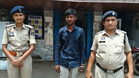 मदद के बहाने रोका, खंडहर में ले जाकर लूटा: अपहरण-डकैती केस का फरार आरोपी गिरफ्तार..