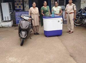 कर्ज की किश्त व ब्याज को लेकर दबाव बनाकर सामान ले जाने वाली दो महिला आरोपी गिरफ्तार