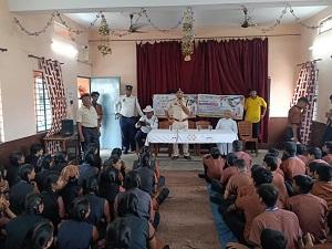 ऑपरेशन विश्वास" के तहत तीन शिक्षण संस्थानों में यातायात जागरूकता अभियान... 1 ऑपरेशन विश्वास" के तहत तीन शिक्षण संस्थानों में यातायात जागरूकता अभियान...