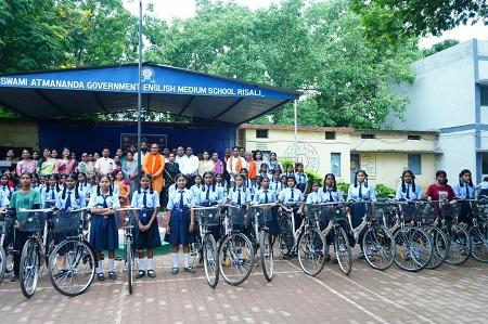 दुर्ग ग्रामीण विधायक ललित चंद्राकर ने रिसाली स्वामी आत्मानंद उत्कृष्ट इंग्लिश मीडियम स्कूल में 61 छात्राओं को प्रदान की निःशुल्क साइकिल 1 दुर्ग ग्रामीण विधायक ललित चंद्राकर ने रिसाली स्वामी आत्मानंद उत्कृष्ट इंग्लिश मीडियम स्कूल में 61 छात्राओं को प्रदान की निःशुल्क साइकिल