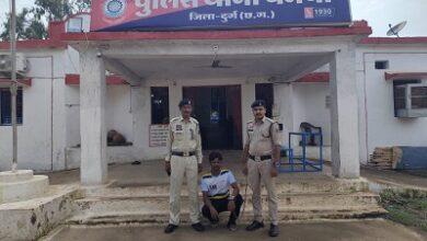 पत्नी मजदूरी करने गई तो भड़का शराबी पति, गुस्से में घर में लगा दी आग; सामान जलकर खाक, धमधा पुलिस ने किया गिरफ्तार