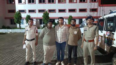 चंद घंटों में चोरी के दो मामलों का खुलासा, तीन आरोपी गिरफ्तार; सोने के जेवरात सहित करीब 8 लाख रुपये की मशरूका बरामद