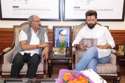 केंद्रीय मंत्री चिराग पासवान और गजेंद्र सिंह शेखावत से मिले सांसद बृजमोहन अग्रवाल... 1 केंद्रीय मंत्री चिराग पासवान और गजेंद्र सिंह शेखावत से मिले सांसद बृजमोहन अग्रवाल...