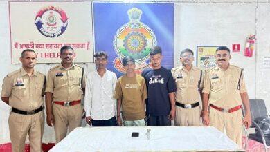 चाकू दिखाकर दो मोबाइल लूटने वाले 03 आरोपी गिरफ्तार...