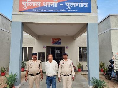 पुलगांव चौक में विवाद के बाद युवक को कार से पीछे से ठोकर मारकर काफी दूर तक घसीटने वाले आरोपी को पुलगांव पुलिस ने किया गिरफ्तार