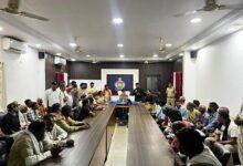 पुलिस नियंत्रण कक्ष में ऑटो एवं ई-रिक्शा चालकों के रजिस्ट्रेशन एवं QR कोड जारी करने की प्रक्रिया का डेमो दिया गया...
