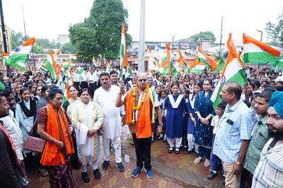"तिरंगा देश की आन, बान और शान है, एक व्यक्ति भी इसे लेकर निकले तो वह पूरे देश का गौरव है" — सांसद बृजमोहन अग्रवाल 1 "तिरंगा देश की आन, बान और शान है, एक व्यक्ति भी इसे लेकर निकले तो वह पूरे देश का गौरव है" — सांसद बृजमोहन अग्रवाल