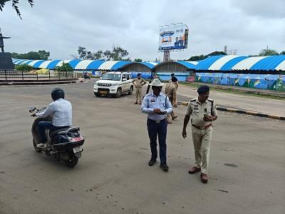 स्टंटबाजी और रश ड्राइविंग रोकने दुर्ग पुलिस का पूरे जिले में विशेष अभियान...