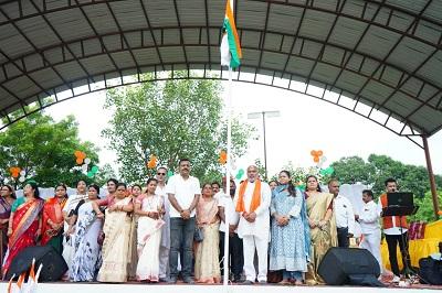 विधायक ललित चंद्राकर ने रिसाली में किया ध्वजारोहण, देशवासियों को दी स्वतंत्रता दिवस की शुभकामनाएं...