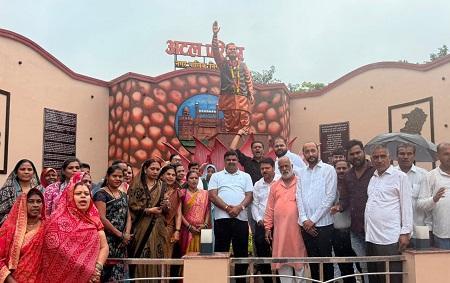 अटल जी के विराट व्यक्तित्व से सदैव प्रेरणा लेता रहेगा देश : मंत्री गजेन्द्र यादव...