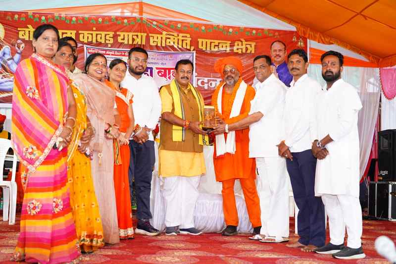 बरसते पानी में नहीं रुके शिवभक्तों के कदम, जितेन्द्र वर्मा के नेतृत्व में निकली भव्य कांवर यात्रा...
