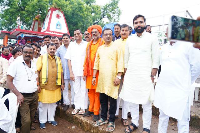 बरसते पानी में नहीं रुके शिवभक्तों के कदम, जितेन्द्र वर्मा के नेतृत्व में निकली भव्य कांवर यात्रा...