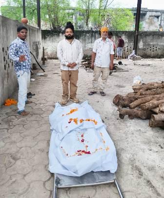 सेवा और संवेदना की मिसाल, अकेली बुजुर्ग महिला को मिला अंतिम सहारा