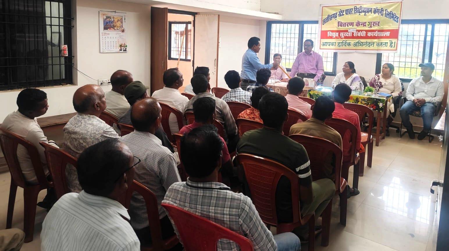 विद्युत सुरक्षा को लेकर तकनीकी अमले को मिला व्यावहारिक प्रशिक्षण...