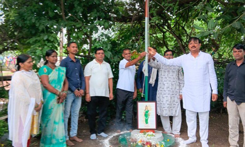 स्वतंत्रता दिवस पर तिरंगे की शान से रोशन हुआ आईएचएसडीपी आवास, जूनवानी रोड...