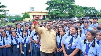 पेंड्रावन के छात्रों से मिले शिक्षा मंत्री, X पर सेल्फी साझा कर कहा—“बच्चे हमारा भविष्य हैं”...