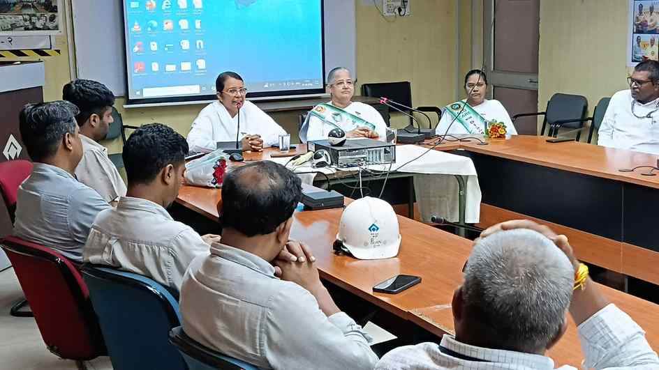 मन स्थिर हो तो कठिन परिस्थितियां भी हार जाएंगी: ब्रह्माकुमार सूरज भाई... 13 मन स्थिर हो तो कठिन परिस्थितियां भी हार जाएंगी: ब्रह्माकुमार सूरज भाई...