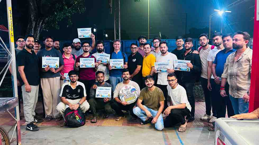 भविष्य की उड़ान भरने निकले 30 युवा, अहमदाबाद में तलाशेंगे नए अवसर...