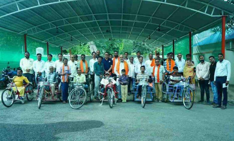सहारे से आत्मनिर्भरता की ओर बढ़े 8 कदम, दिव्यांगजनों को मिली नई सुविधा 3 सहारे से आत्मनिर्भरता की ओर बढ़े 8 कदम, दिव्यांगजनों को मिली नई सुविधा
