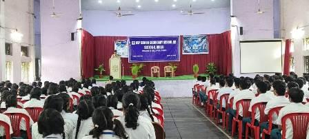 सेक्टर-10 स्कूल में साइबर सुरक्षा का पाठ, 400 विद्यार्थियों को ऑनलाइन ठगी से बचाव के बताए तरीके...