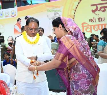 विशेष लेख : महतारी के आशीष से, राखी के विश्वास से मुख्यमंत्री के नेतृत्व में महिलाओं के सम्मान, स्वावलंबन और आर्थिक सशक्तिकरण की दिशा में निरंतर पहल... 10 विशेष लेख : महतारी के आशीष से, राखी के विश्वास से मुख्यमंत्री के नेतृत्व में महिलाओं के सम्मान, स्वावलंबन और आर्थिक सशक्तिकरण की दिशा में निरंतर पहल...